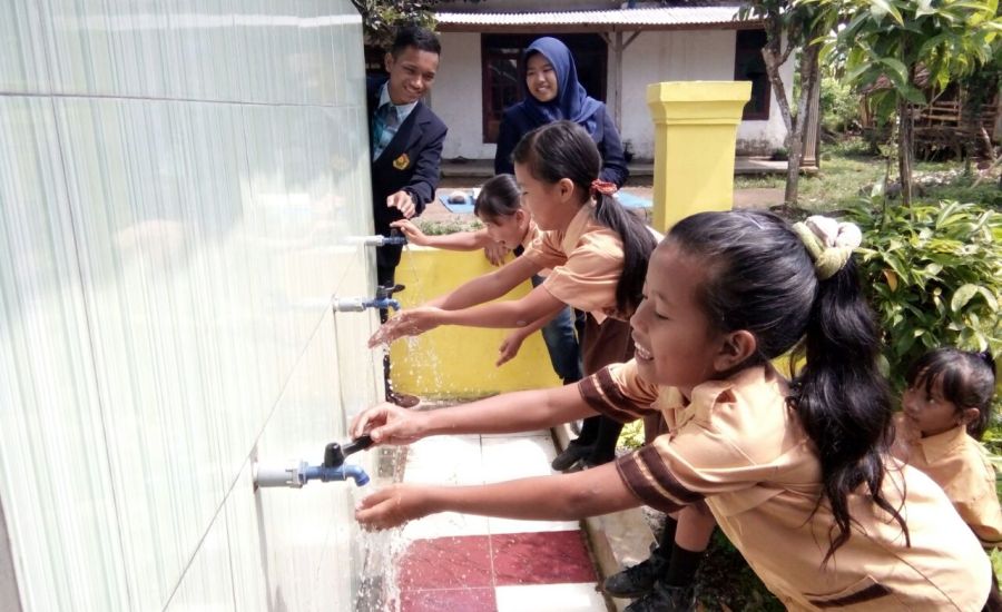 Cuci Tangan Pakai Sabun