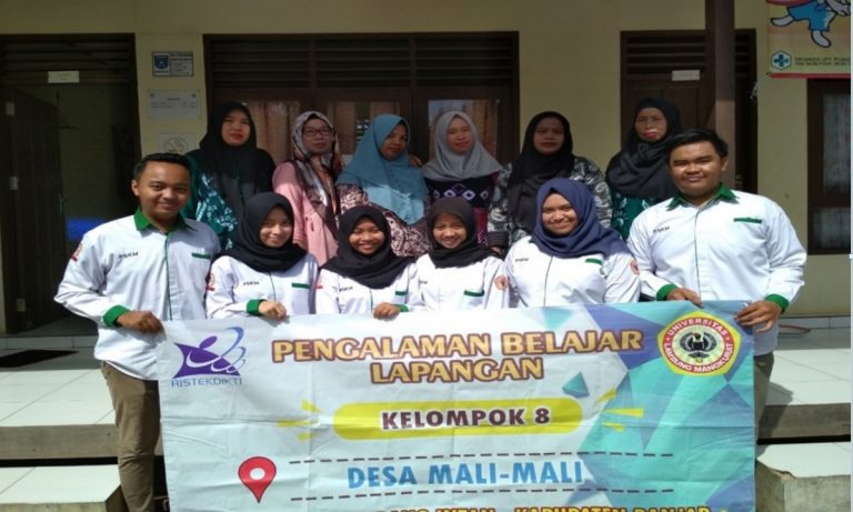 Cegah Faktor Resiko KEK Pada Remaja, Mahasiswa Kesmas UNLAM Turun Langsung ke Desa