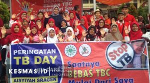 TB HIV Care Aisyiyah Sragen Grebek TB di Alun-alun Sragen