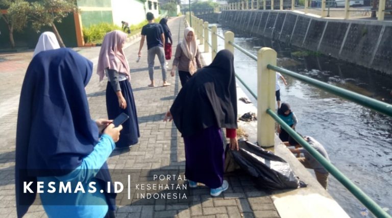 Hari Bumi 2019, PMKM Adakan Kerja Bakti dan Bersih Lingkungan