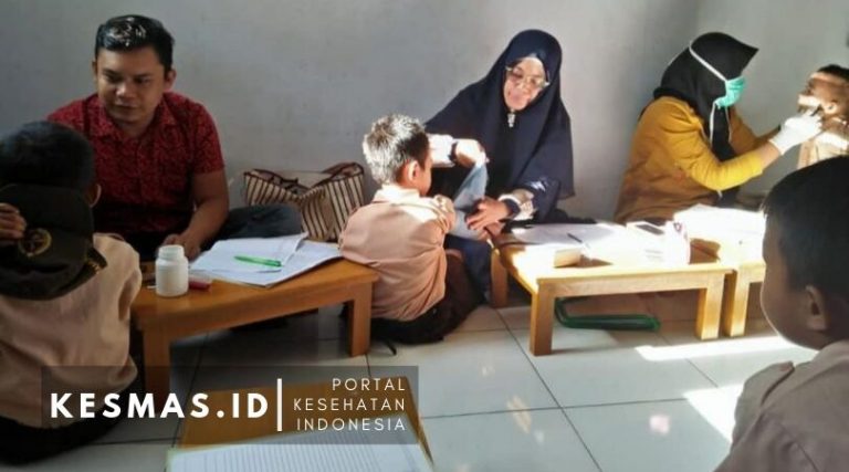 Puskesmas Ujung Loe Bagikan Obat Cacing Pada Anak Sekolah