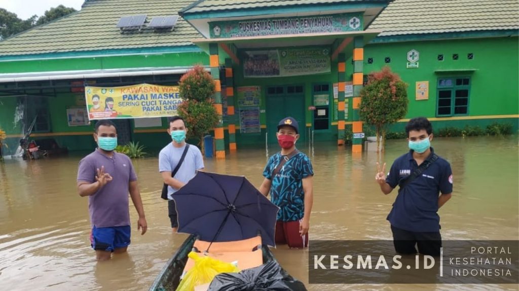 Evakuasi Barang Puskesmas Tumbang Penyahuan