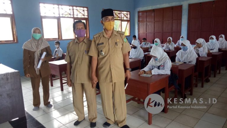 Petugas Promkes Puskesmas Bagendang Pantau Pembelajaran Tatap Muka di Sekolah