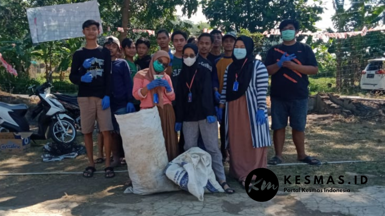 Gerak Sajadah Warga Desa Sindanghayu Bersama Kelompok 13 PBL STIKes Kuningan