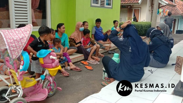 PBL Mahasiswa STIKes Kuningan Ajak Warga Buat Sabun Cuci Tangan
