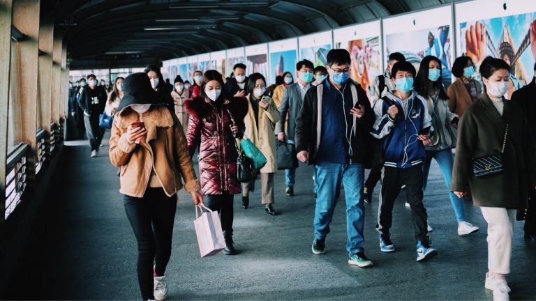 Transisi COVID-19 dari Pandemi Menjadi Endemi