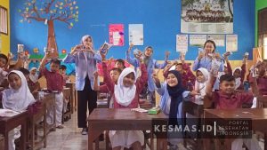 Cegah Stunting, Dosen & Mahasiswa Kesmas Itekes Cendekia Utama Kudus Edukasi Siswa Tentang Gizi Seimbang