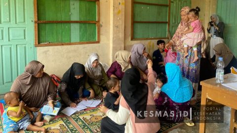 KKN, Mahasiswa Unand Bersama Bidan Desa Melakukan Intervensi Cegah Stunting