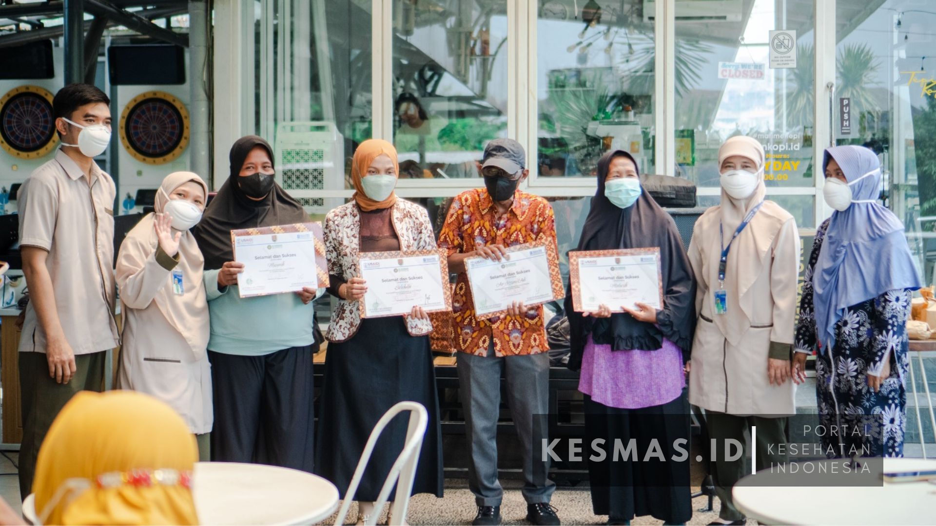 RS Roemani Kembali Serahkan Sertifikat Pasien Sembuh