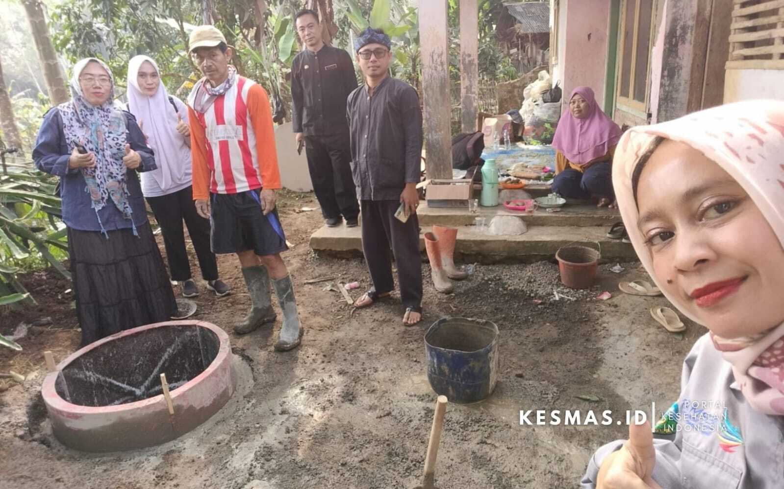 Foto Bersama Tim Puskesmas Manonjaya Dalam Kegiatan ODF
