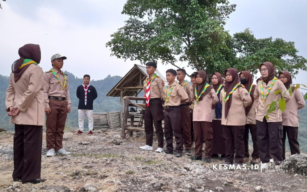 Pemberian Materi Fun Camp SBH Parungponteng
