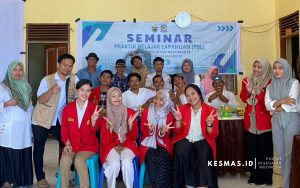 Mahasiswa PBL I Posko 14 FKM Universitas Hasanuddin di Desa Tombo-Tombolo