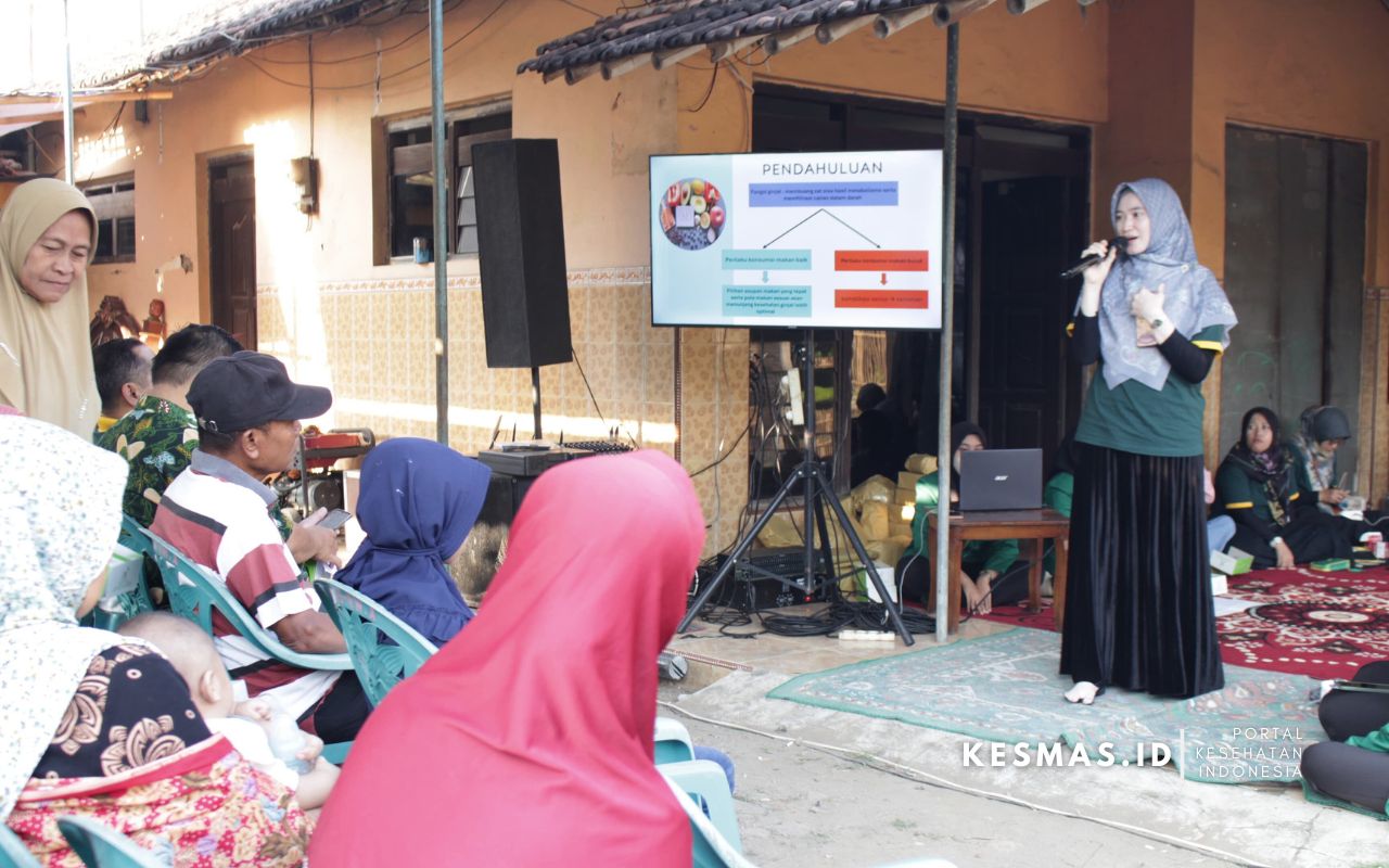 Marak Penyakit Gagal Ginjal Kronik, Dosen Itekes Cendekia Kudus Edukasi Masyarakat Desa Jepang