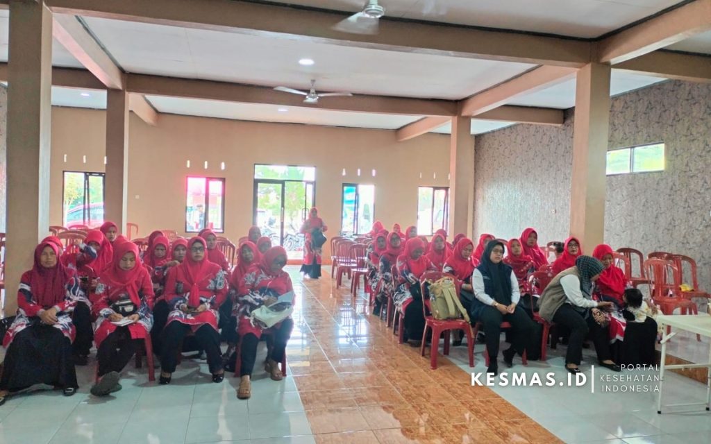Guna memperkuat Integrasi Layanan Primer, pemerintah Desa Cipakat, Kecamatan Singaparna bersama dengan Puskesmas Tinewati lakukan upgrading kader posyandu.