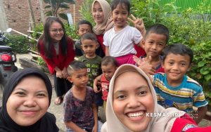 Mahasiswa Posko 31 PBL III FKM Unhas Melaksanakan Evaluasi Intervensi Edukasi Bahaya Gadget pada Anak, Dukung Tujuan SDGs 4