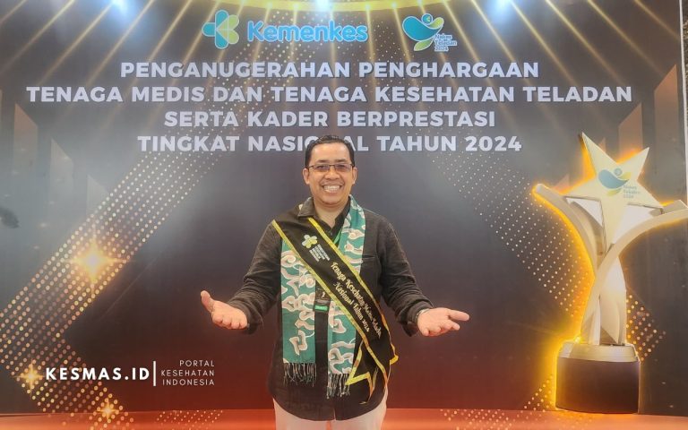 Dosen Universitas Prima Nusantara Bukittinggi Menerima Penghargaan Tenaga Kesehatan Teladan Nasional Tahun 2024