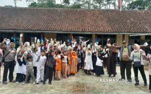 Keseruan Kegiatan Bakti Sosial Bersama Puskesmas Cisayong di SDN Cigorowong