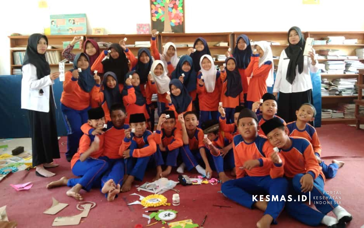 Mewujudkan Generasi Sehat: Pemberian Obat Pencegahan Massal Cacingan di SDN I Sukapura