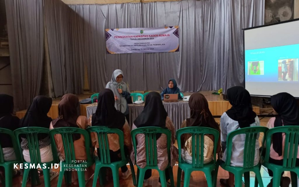 pemberian materi dan simulasi posyandu remaja