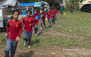 Antusiasme Siswa di Kegiatan Pengukuran Jasmani di Desa Arjasari