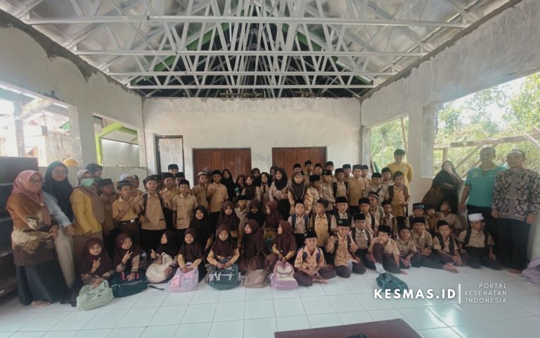 Puskesmas Bojongasih mengadakan Kampanye Kesehatan untuk siswa SDN Tamanggung Toblongan Kecamatan Bojongasih pada tanggal 19 Oktober 2024. Kegiatan ini melibatkan seluruh siswa-siswi kelas 1 hingga kelas 6. Tujuan dari kegiatan ini yaitu untuk meningkatkan kesadaran akan pentingnya kesehatan sejak dini melalui pemeriksaan kesehatan, sikat gigi bersama, pemberian obat cacing, dan penyuluhan PHBS.