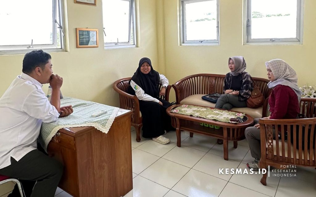 Kepala Puskesmas Gunungtanjung Kabupaten Tasikmalaya, Jawa Barat dan Tim ILP Dines Tasikmalaya