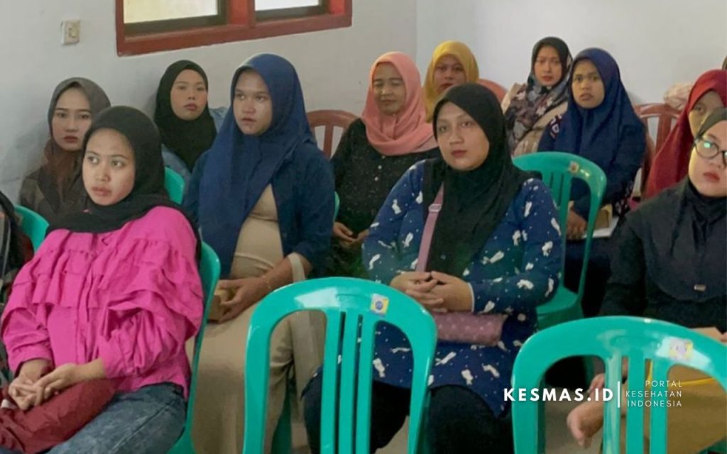 Peserta edukasi Program P4K di Desa Mandalagiri