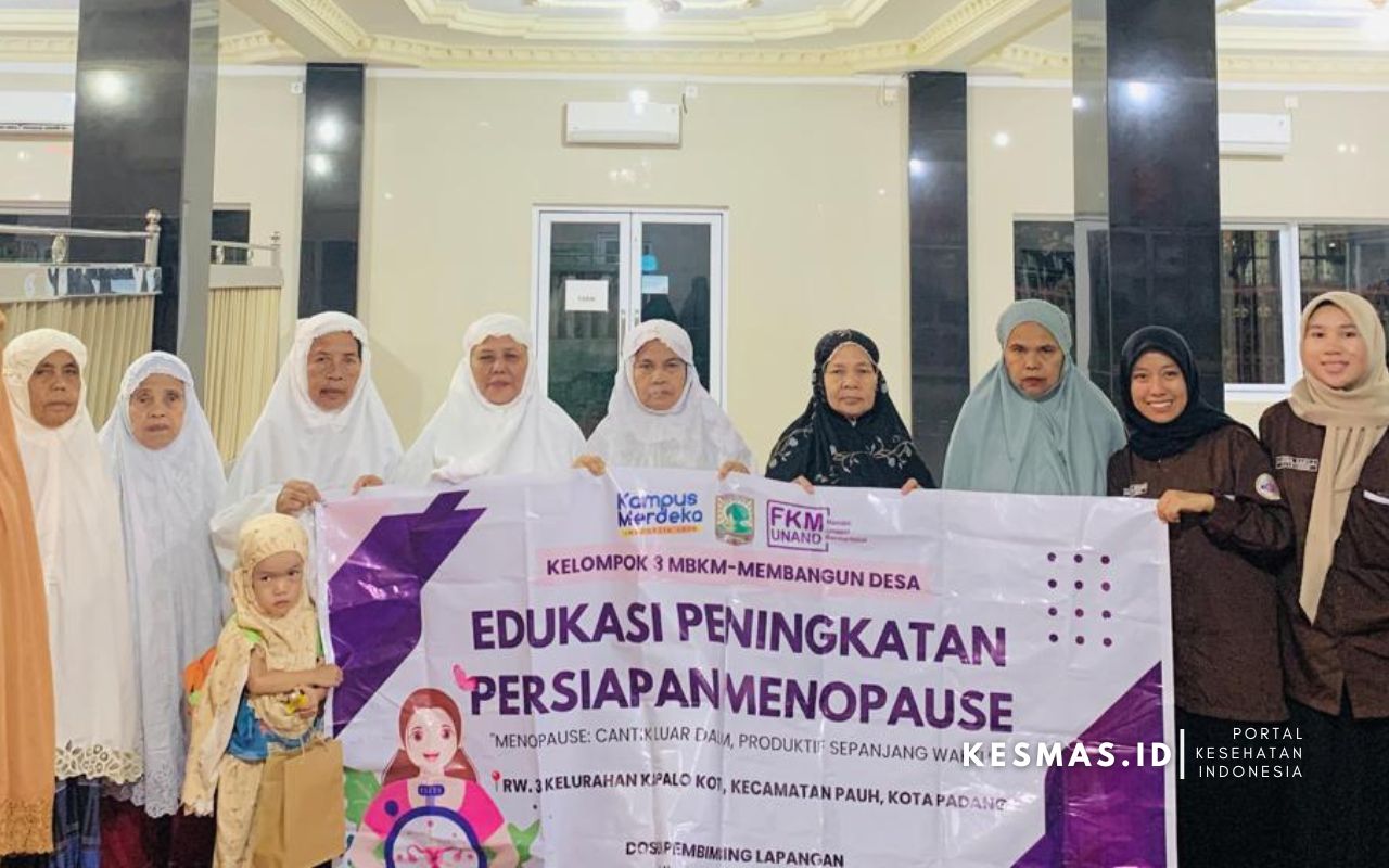 Mahasiswa FKM UNAND Gelar Penyuluhan Menopause
