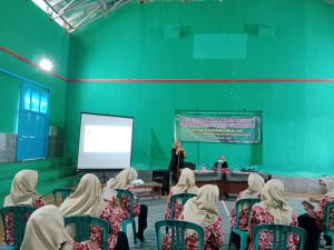 Kegiatan Penyuluhan oleh Petugas Promosi Kesehatan Puskesmas Jamanis