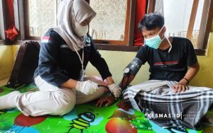 Optimalisasi Pengawasan dan Motivasi Pasien TBC melalui Kunjungan Rumah di Desa Cilumba