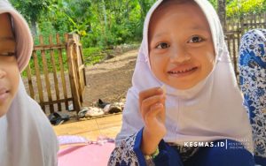 Pemberian Obat Cacing di PAUD Al Khoeriyah, Desa Tanjungbarang