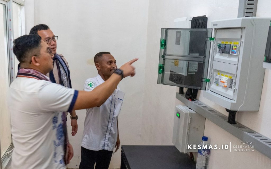 Bantuan PLTS untuk Puskesmas Padang Alang