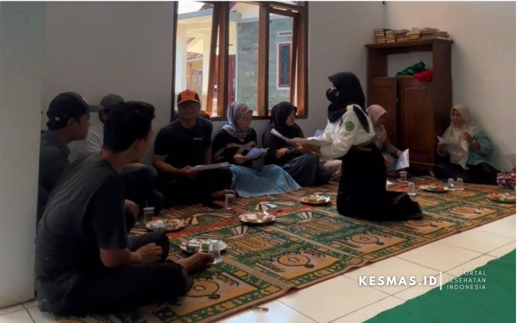 Edukasi Cegah Hipertensi Mahasiswa Kesmas Unsil di Mugasari Tasikmalaya