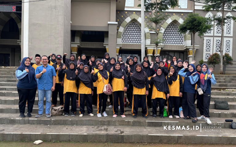 Edukasi dan Aktivitas Fisik Prolanis untuk Lansia di Masjid Agung Singaparna
