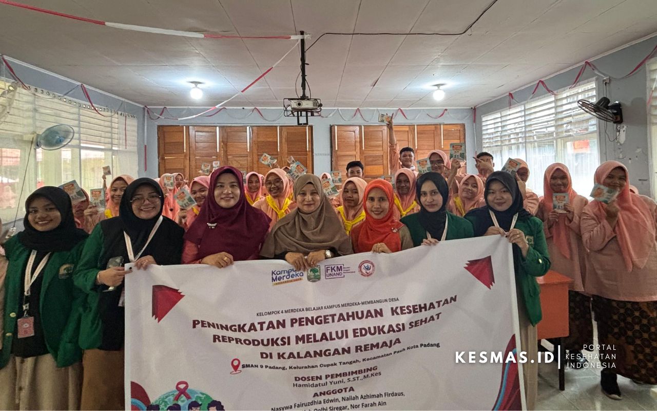 Mahasiswa FKM UNAND Edukasi Kesehatan Reproduksi Remaja di SMAN 9 Padang