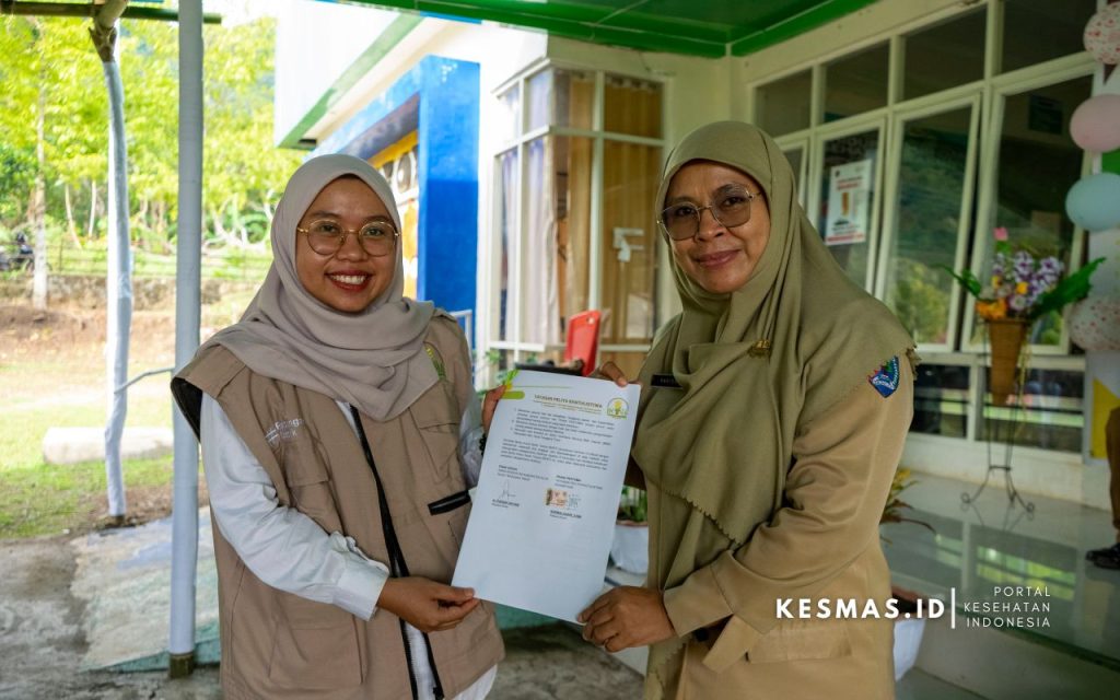 Patungan Listrik Bantu PLTS di Puskesmas Padang Alang