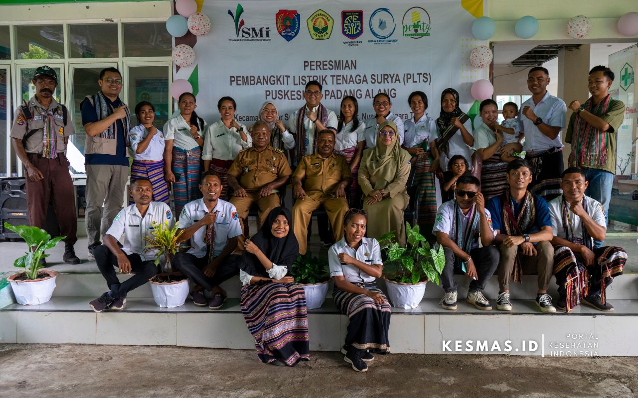 Pelita Khatulistiwa dan PT Sarana Multi Infrastruktur Berikan PLTS untuk Puskesmas Padang Alang