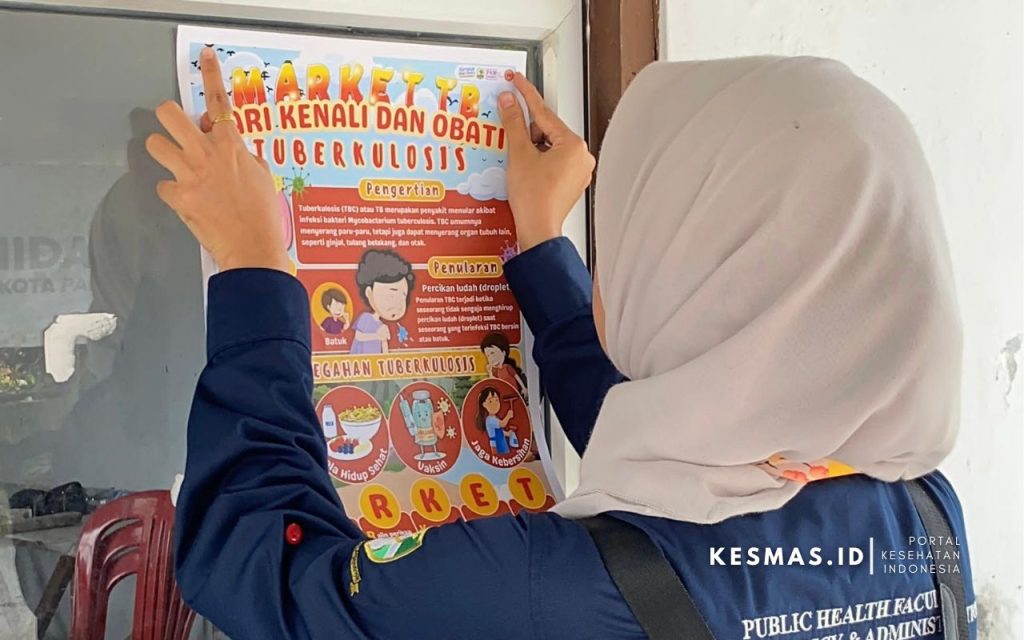 Promosi Kesehatan Melalui Penempelan Poster TOSS TB