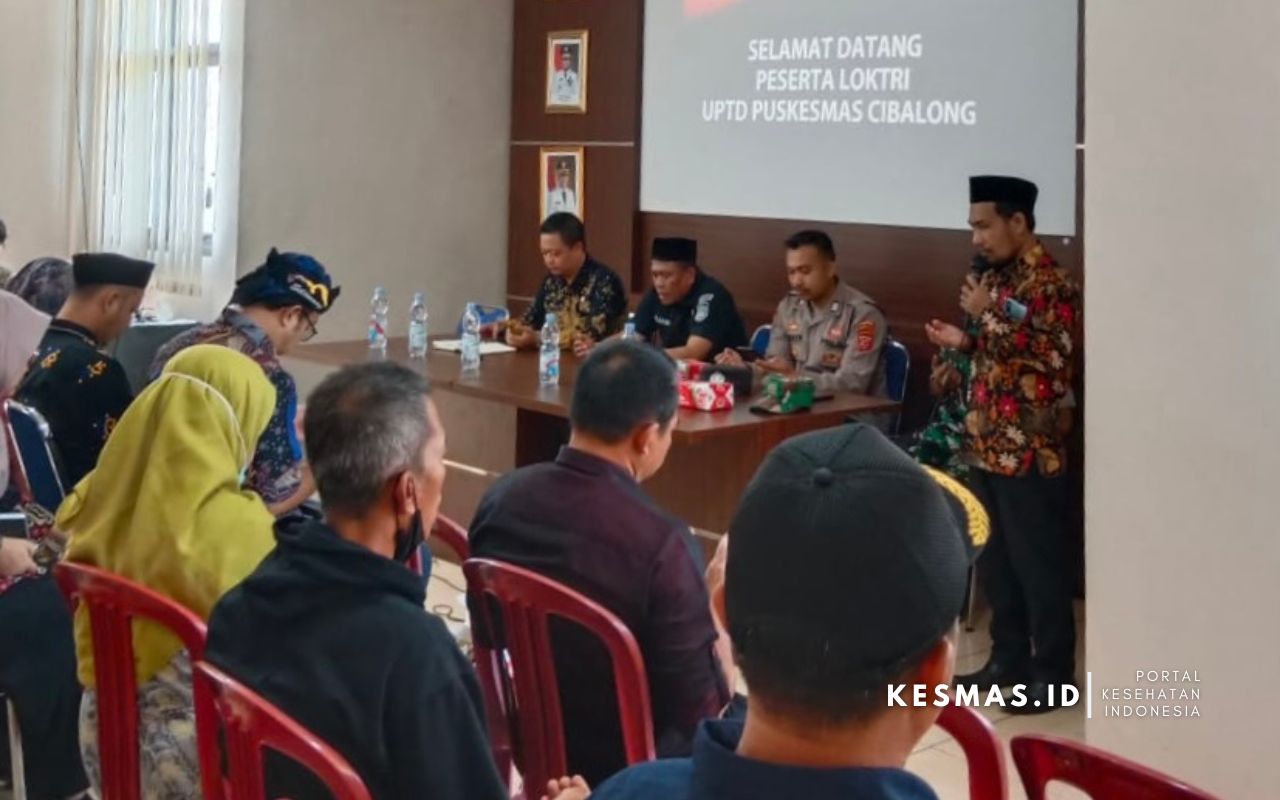 Pembukaan Lokakarya Triwulan Puskesmas Cibalong.
