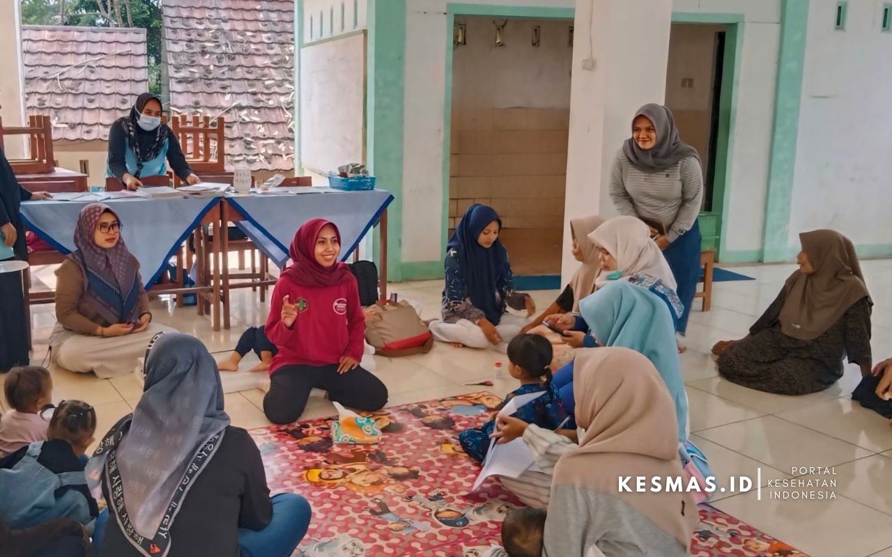 Petugas promkes beri sosialisasi pencegahan DBD di Posyandu Cililitan