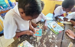 Edukasi Bahaya Rokok di SD Negeri Inpres Kleublow Sentani dengan Bermain Puzzle
