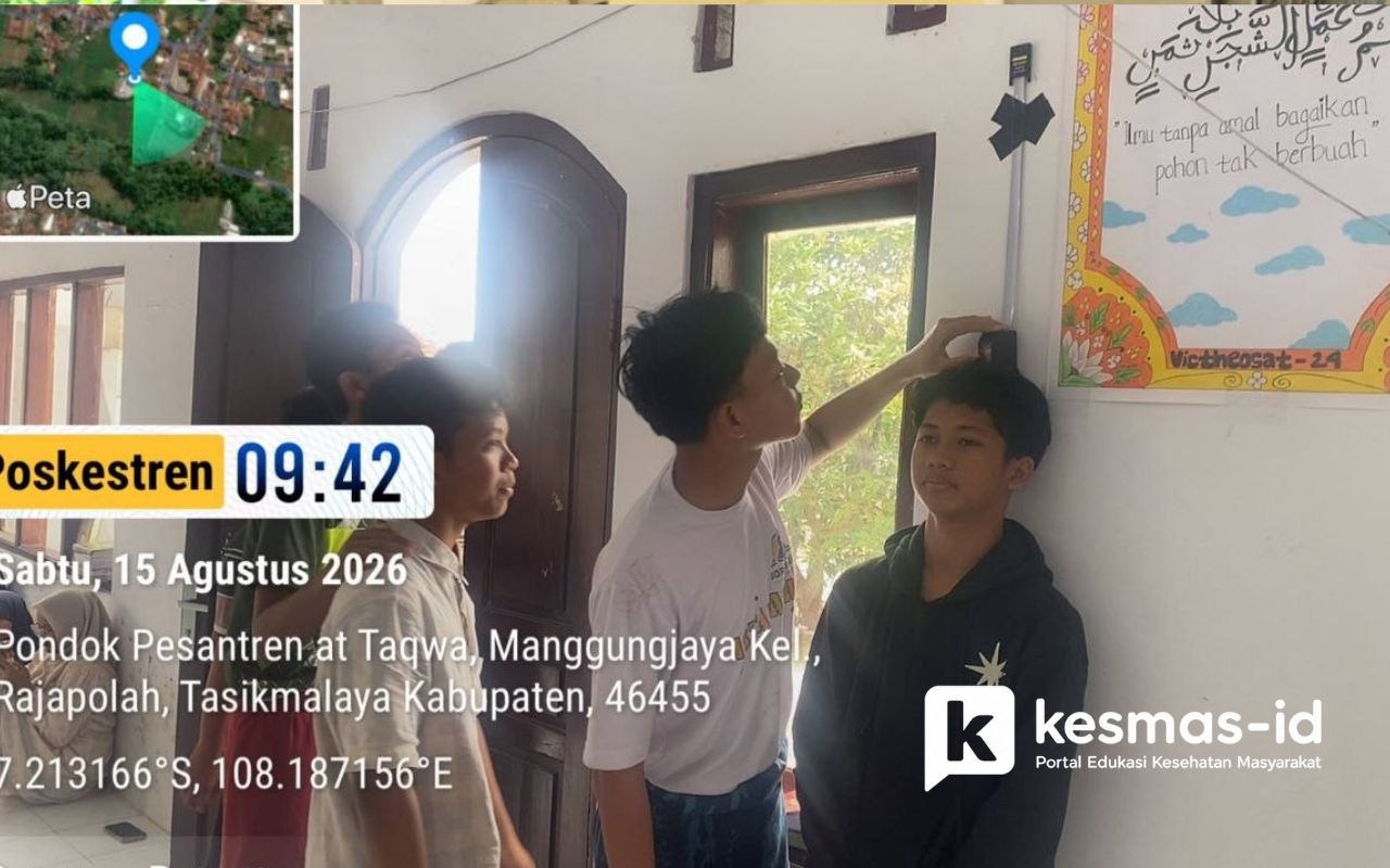 Pembinaan Pelayanan Kesehatan di Poskestren At-Taqwa: Pemeriksaan Kesehatan dan Edukasi PHBS bagi Santri