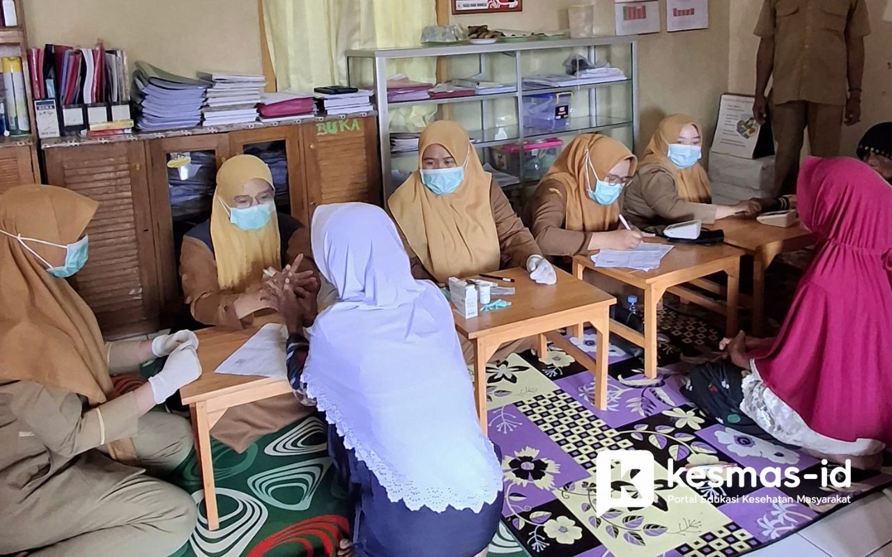 Cek Kesehatan Gratis di Posyandu Belibis 2 Desa Nangtang bersama Tim Puskesmas dan Tim Posyandu.