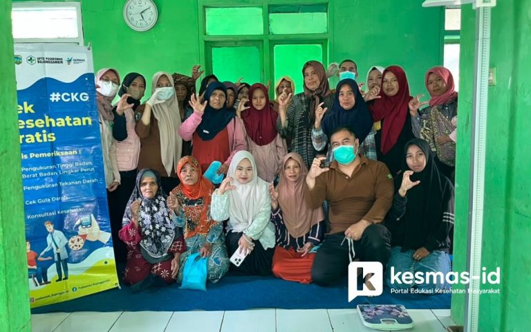 Cek Kesehatan GratisWarga Ciroyom Deteksi Dini Penyakit di Posyandu