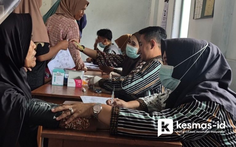 Kegiatan Cegah PTM di Posyandu Jalak 4 Desa Nanggerang.