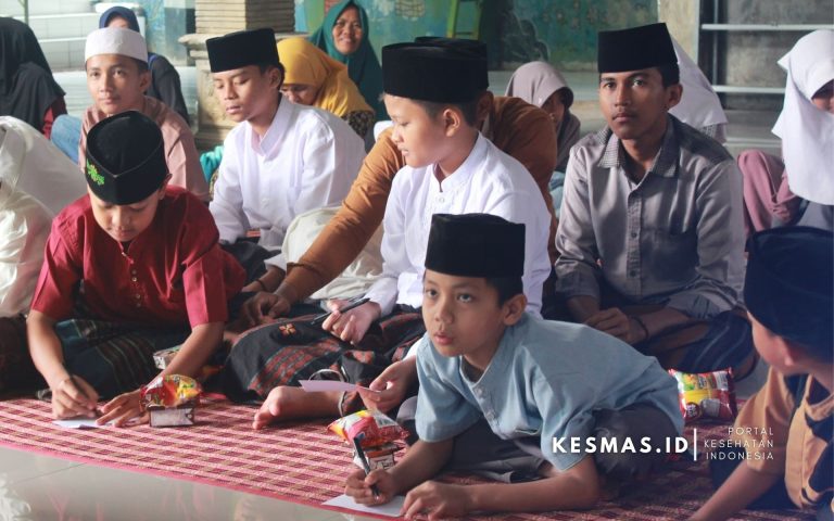 PHBS di Pesantren Cegah Gatal Menular pada Santri