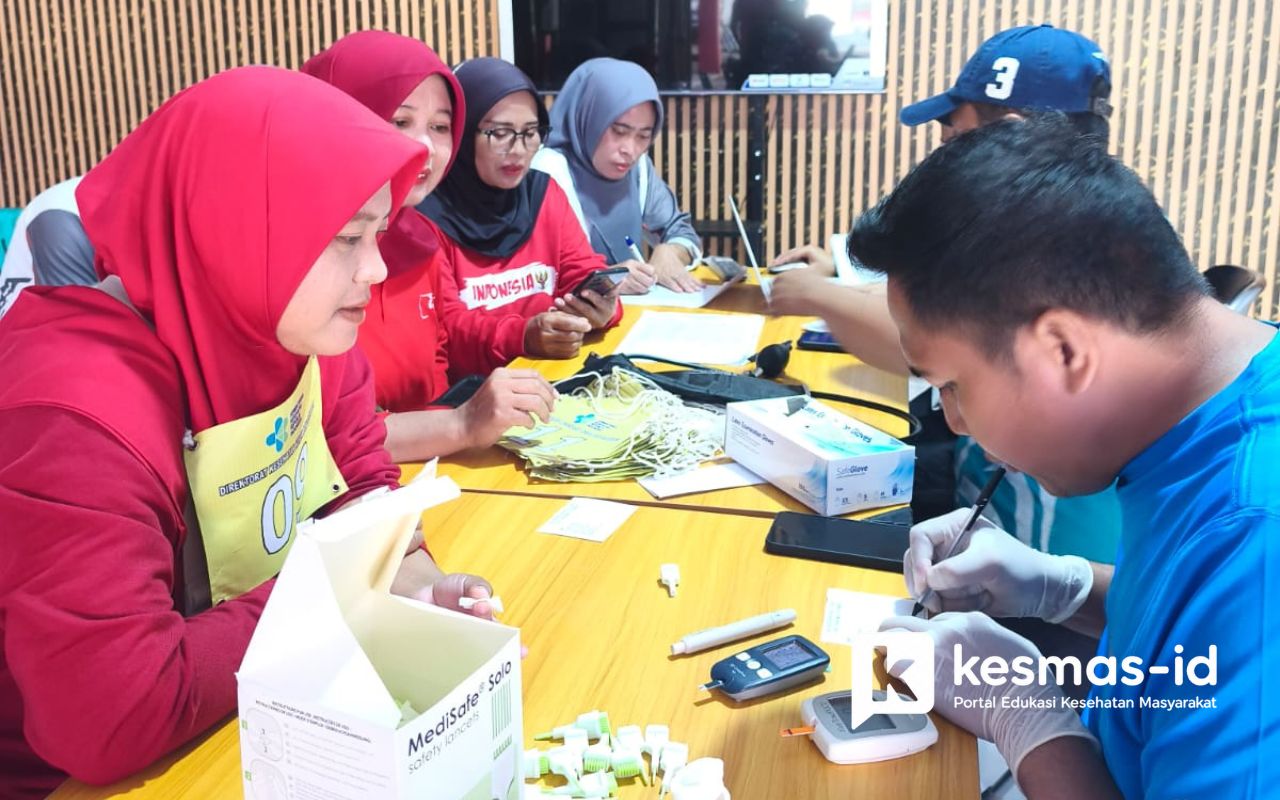 Karyawan Instansi Kecamatan Jatiwaras Ikuti Skrining Kesehatan dan Tes Kebugaran