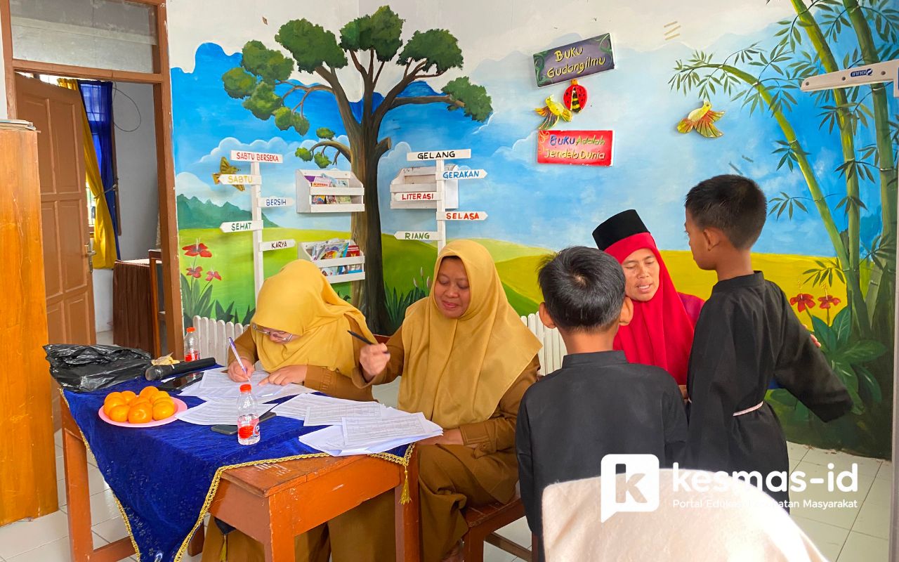 Skrining kesehatan anak sekolah oleh Puskesmas Cigalontong