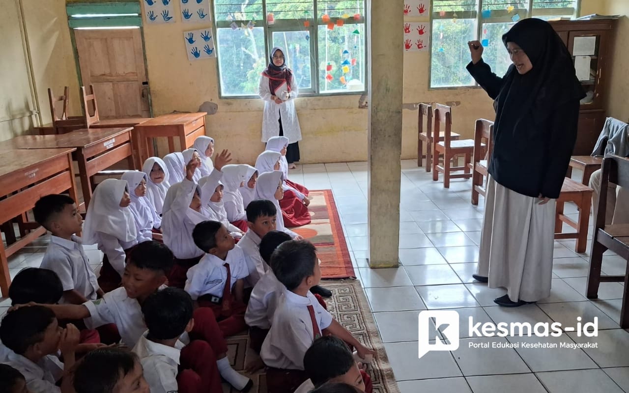 UPTD Puskesmas Tinewati melaksanakan cek kesehatan gratis di MI Cicarulang