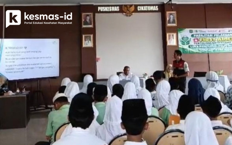 Pelajar mengikuti kegiatan First Aider P3LP Puskesmas Cikatomas